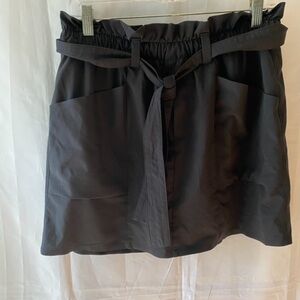 Athleta Shorts paper bag Skyline skort in black SZ 6. NWOT